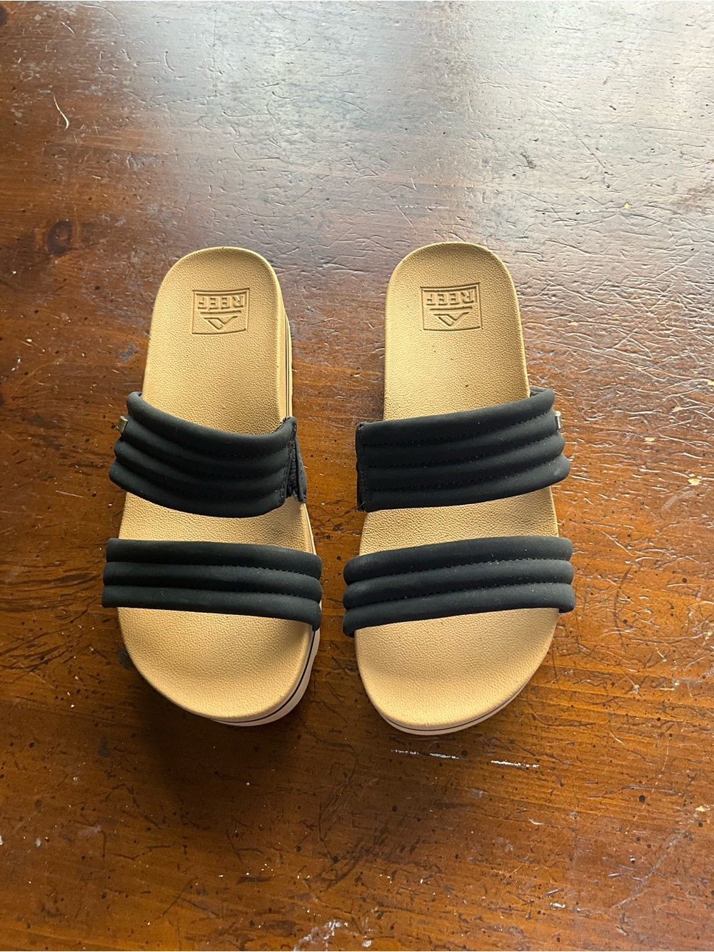 Ladies size 6 reef sandals
